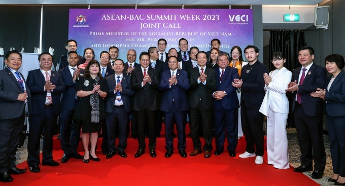 Thủ tướng Phạm Minh Chính tiếp lãnh đạo Phòng Thương mại và Công nghiệp (KADIN) cùng một số doanh nghiệp Indonesia, sáng 5/9. Ảnh: Nhật Bắc