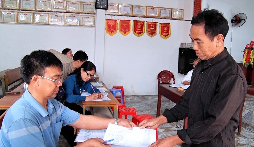 Vĩnh Phúc giảm 15 đơn vị hành chính sau khi sắp xếp sáp nhập 1 Lấy ý kiến nhân dân - một trong những nội dung quan trọng của sắp xếp đơn vị hành chính cấp xã (Ảnh: Báo Vĩnh Phúc)