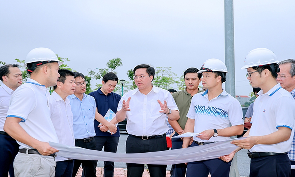 Vĩnh Phúc: Khởi công ít nhất 2 công trình nhà ở xã hội năm 2024 1 Chủ tịch UBND tỉnh Trần Duy Đông kiểm tra thực tế Khu đô thị mới Nam Vĩnh Yên do Tổng Công ty Cổ phần Đầu tư phát triển xây dựng làm chủ đầu tư.